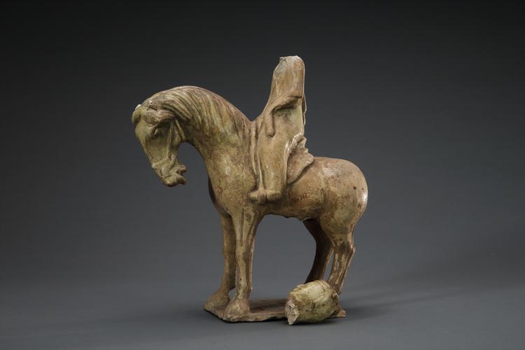 陶黄釉骑马女俑