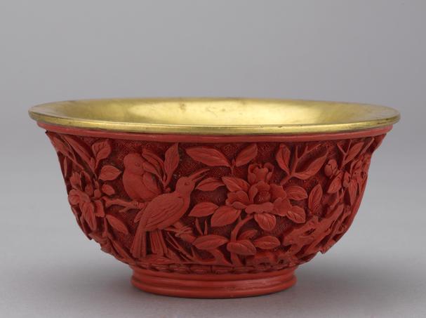 乾隆款剔红花鸟图铜鎏金里碗