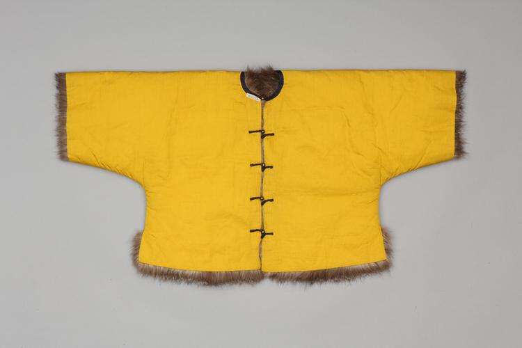 明黄色素绸玄狐皮马褂