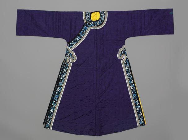 茄紫色朵兰纹暗花绉绸棉氅衣