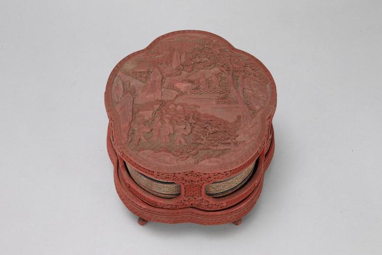 剔红山水人物图缠枝莲纹梅花式二层套盒