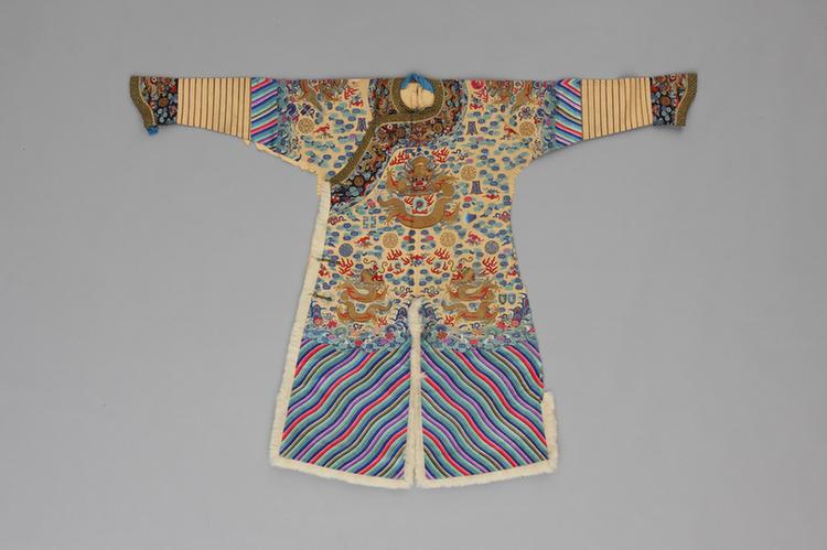 明黄色绸绣彩云金龙纹龙袍拆片