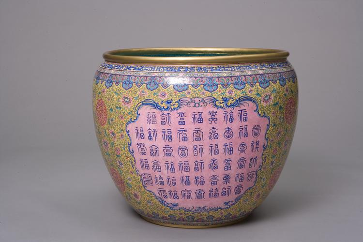 乾隆款画珐琅福字勾莲纹缸