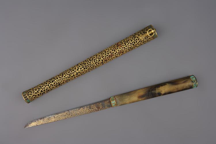 铁鋄金镂空花牛角柄鞘刀