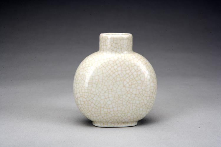 戊申春行有恒堂款仿米色哥釉扁瓶