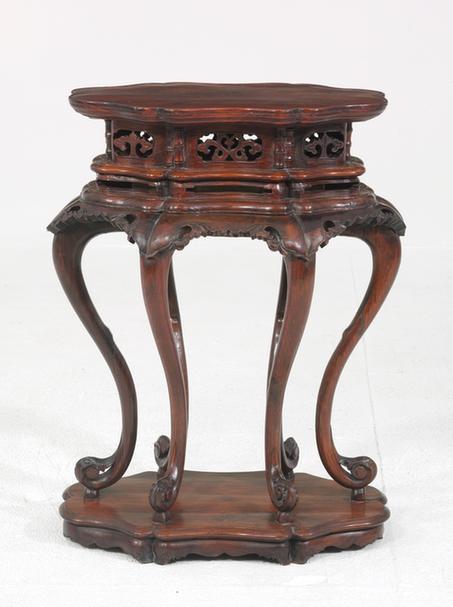 黄花梨荷叶式六足香几