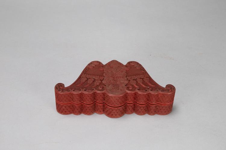 剔红蝙蝠吉庆万寿纹蝙蝠式盒