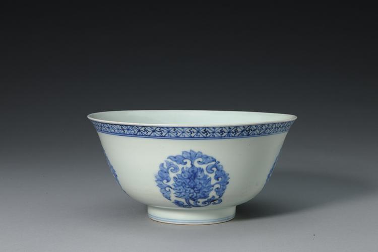 正德款青花团花纹碗