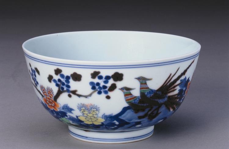 青花釉里红加彩花鸟纹碗