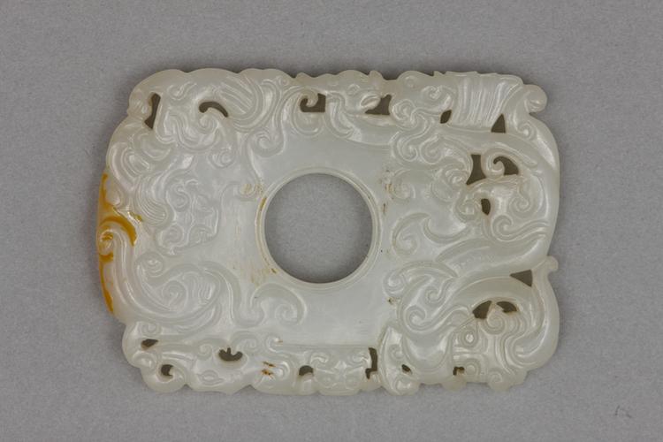 白玉透雕蟠螭纹鸡心佩