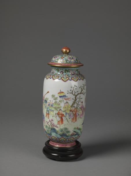 乾隆款粉彩婴戏图盖罐