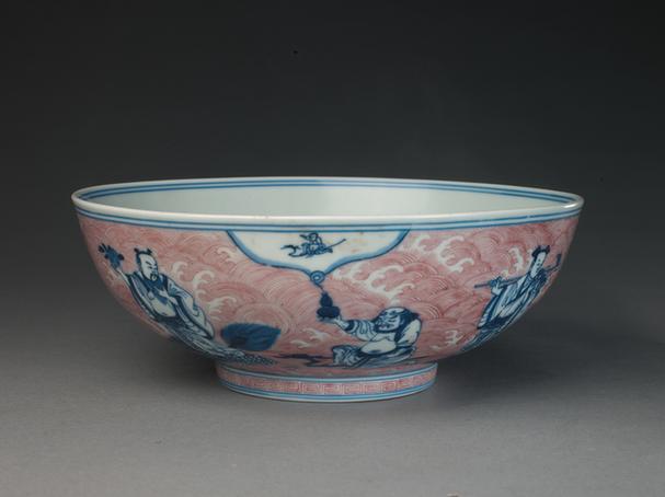 嘉庆款青花矾红彩八仙过海图碗