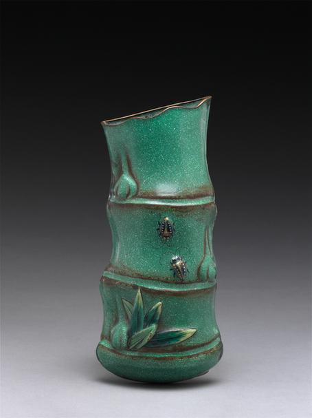 画珐琅竹节式壁瓶