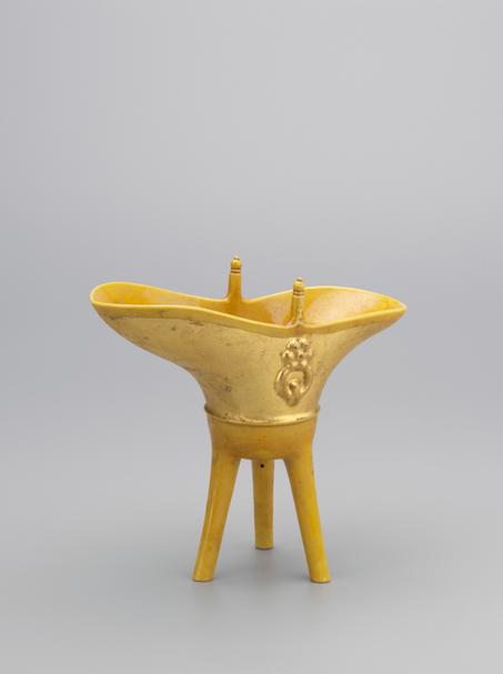 乾隆款黄釉涂金爵