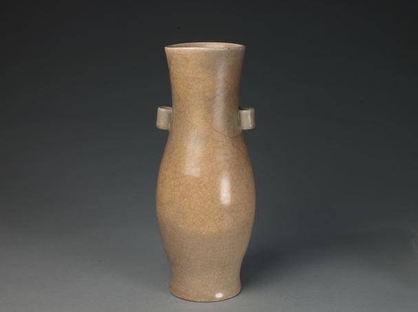 龙泉窑黄釉双耳瓶