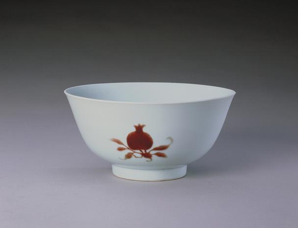 雍正款釉里红三果纹碗