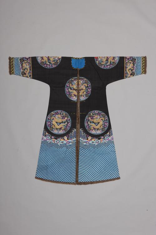 石青色缂丝八团彩云金龙纹镶皮边龙褂