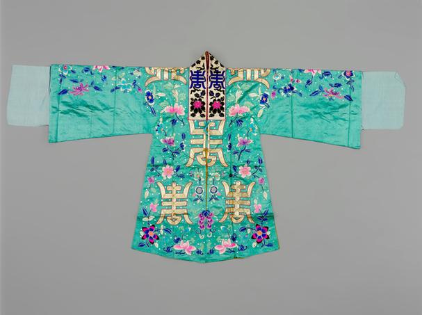 水绿色缎绣花果金长寿字纹钉广片女帔