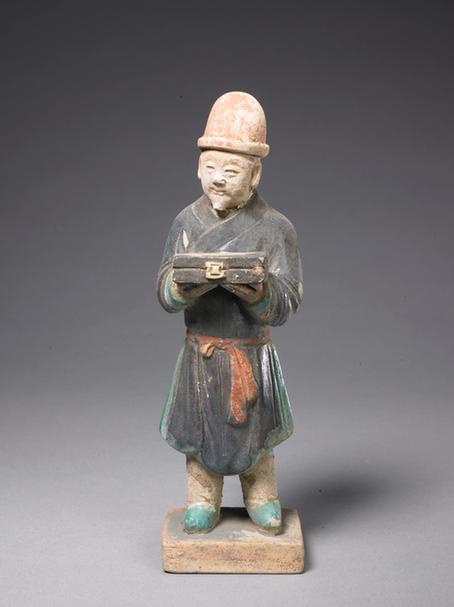 陶紫绿釉男立俑