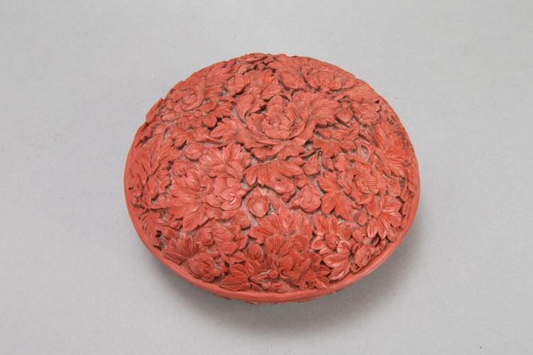 剔红牡丹纹圆盒