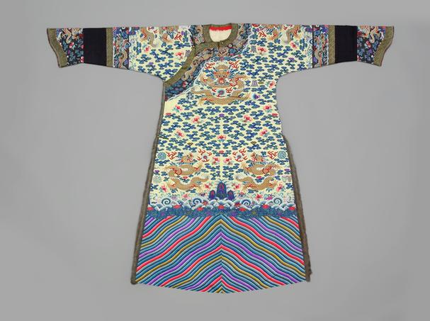 明黄色缂丝彩云金龙纹上羊皮下灰鼠皮女龙袍