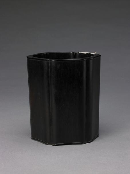 紫檀木葵瓣式笔筒