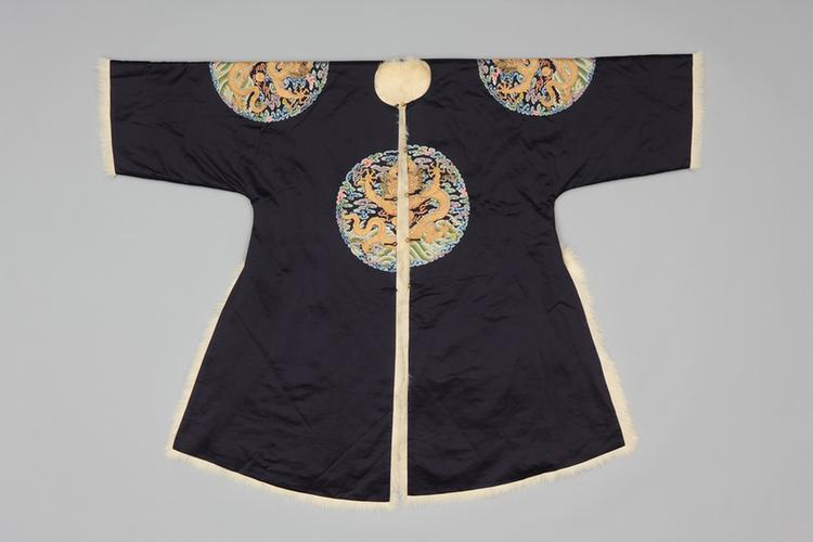 石青色缎绣四团彩云金龙纹天马皮衮服