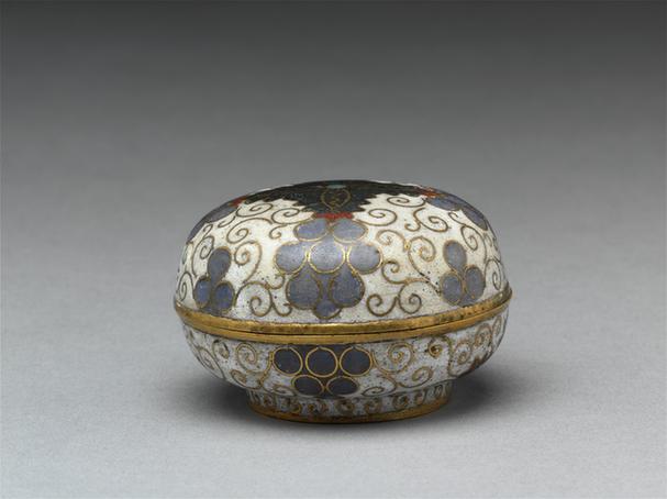 掐丝珐琅葡萄纹盒