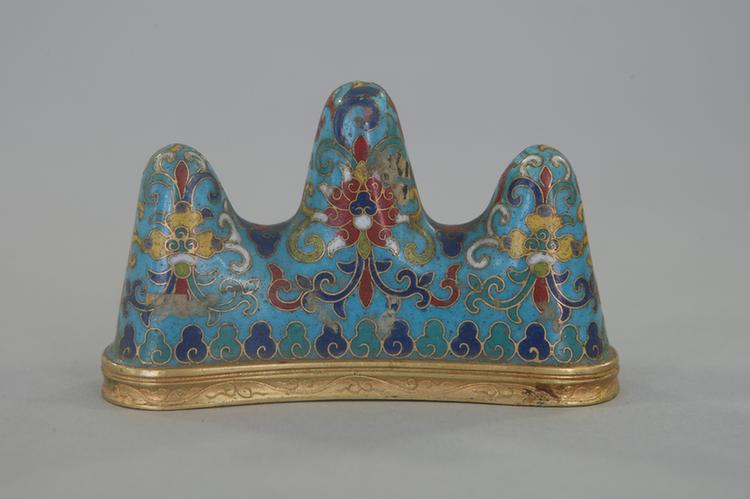 乾隆款掐丝珐琅勾莲纹笔架