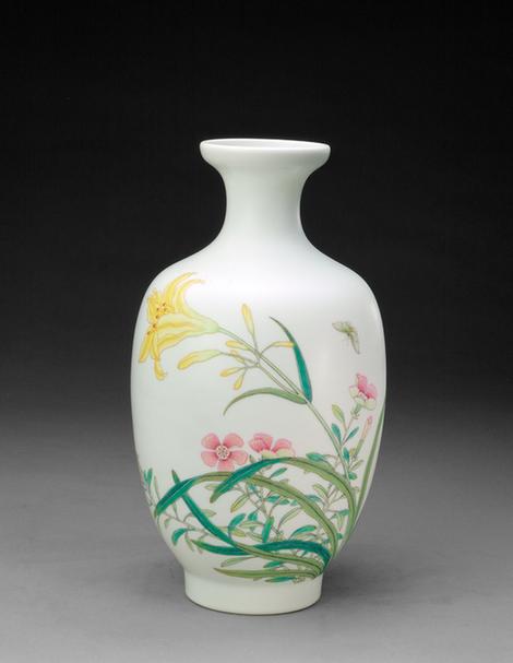 郭世五款粉彩萱花纹瓶