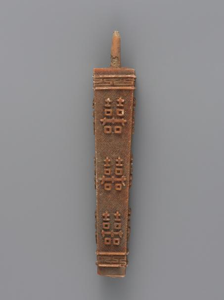 红色双喜字蝙蝠纹方蜡