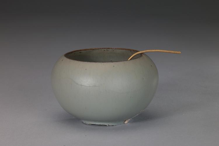 石湾窑灰青釉水丞