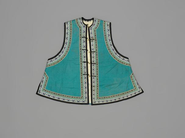 绿色二则团龙纹暗花江绸羊皮对襟坎肩