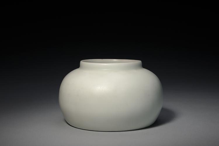 甜白釉罐