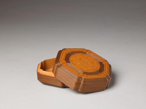 文竹嵌棕竹丝八仙纹六瓣式盒