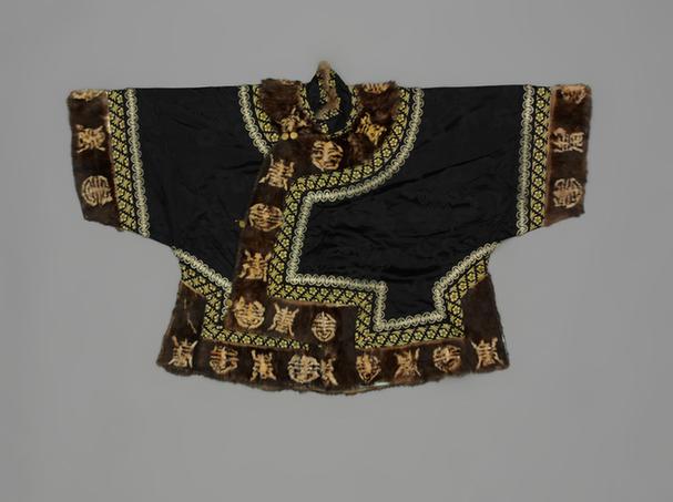 玄青色蟠桃纹暗花缎镶貂皮边对襟夹马褂