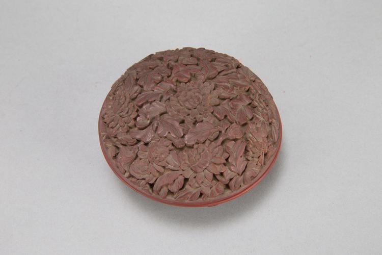 乾隆款剔红双面菊花纹圆盒