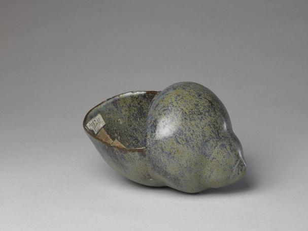 宜兴窑灰蓝釉海螺洗