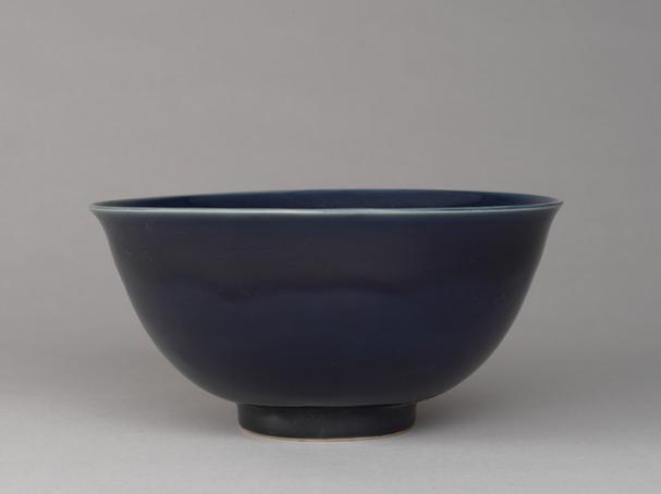祭蓝釉碗