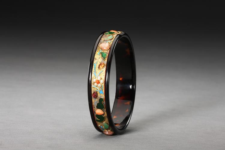 玳瑁镶金嵌珠宝镯