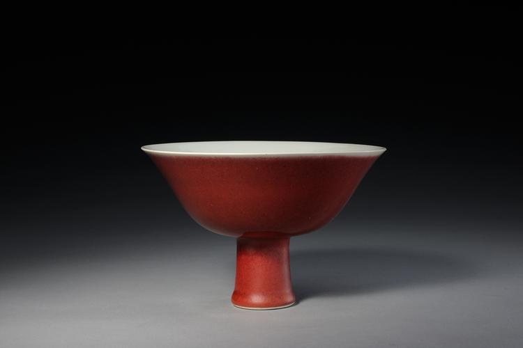 鲜红釉印花云龙纹高足碗