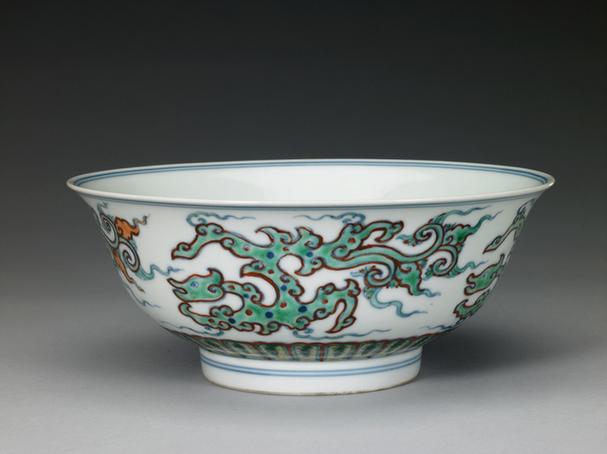 成化款斗彩夔龙纹碗