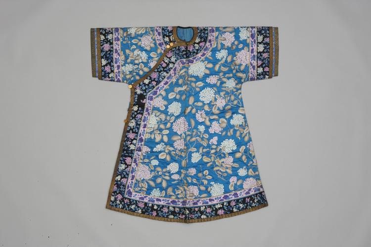 品月色缎绣球纹棉衬衣