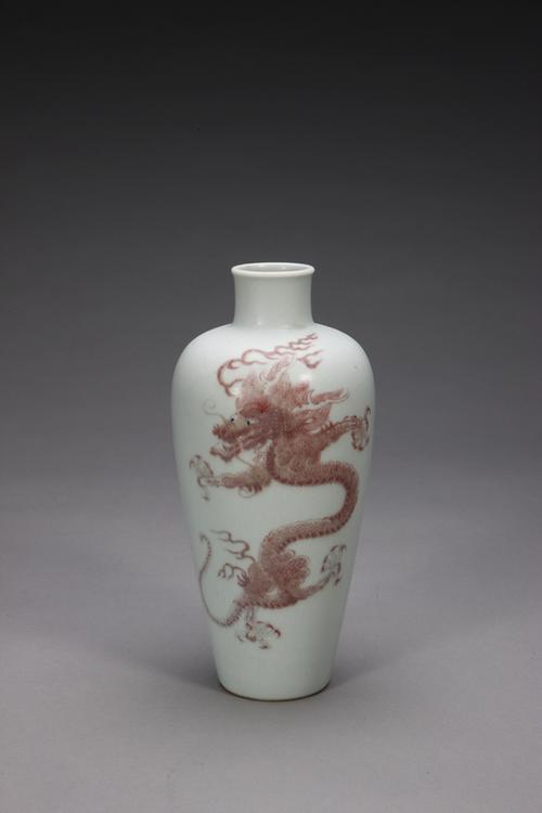 康熙款釉里红双龙纹观音瓶