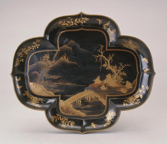 黑漆描金山水图海棠式盘
