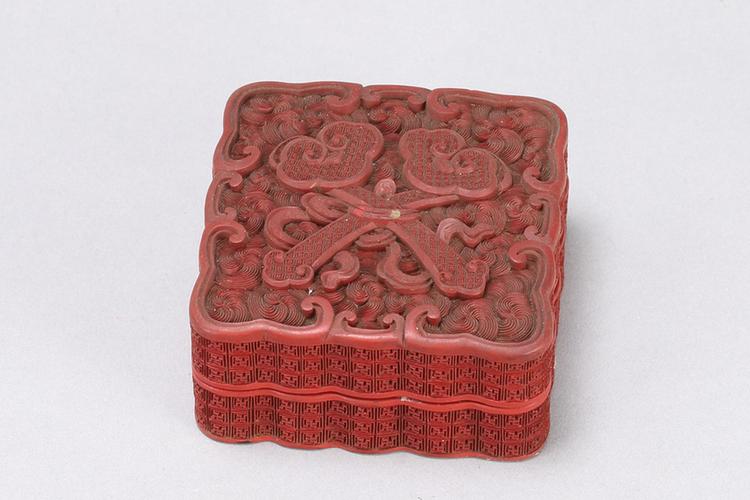 剔红双如意纹方盒