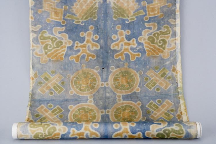 月白色地八宝纹夹缬绸