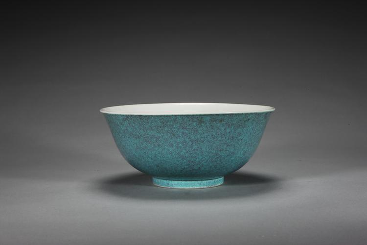 光绪款里白釉外仿钧釉碗