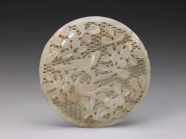 青玉双鹊桃实纹嵌件