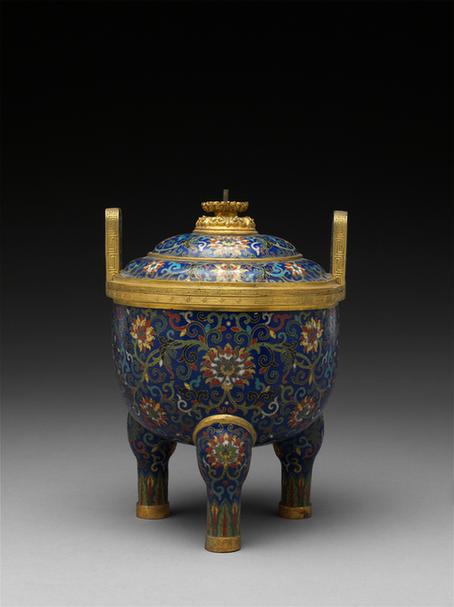 掐丝珐琅勾莲纹鼎式炉